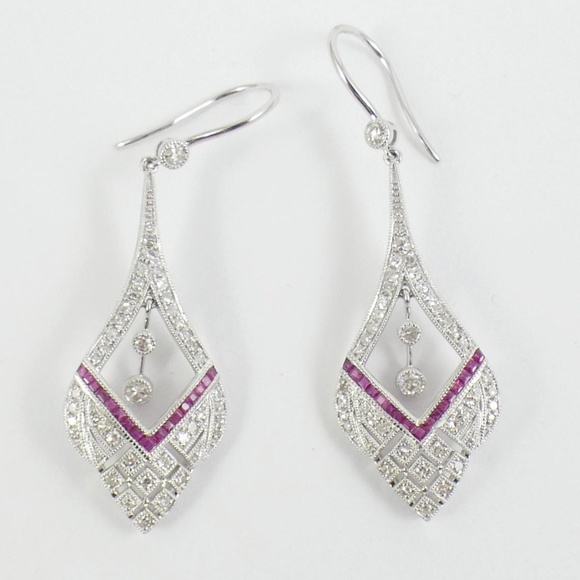 Spectacular Earrings That are Sure to Impress that Special Someone. - Picture 4 of 5
